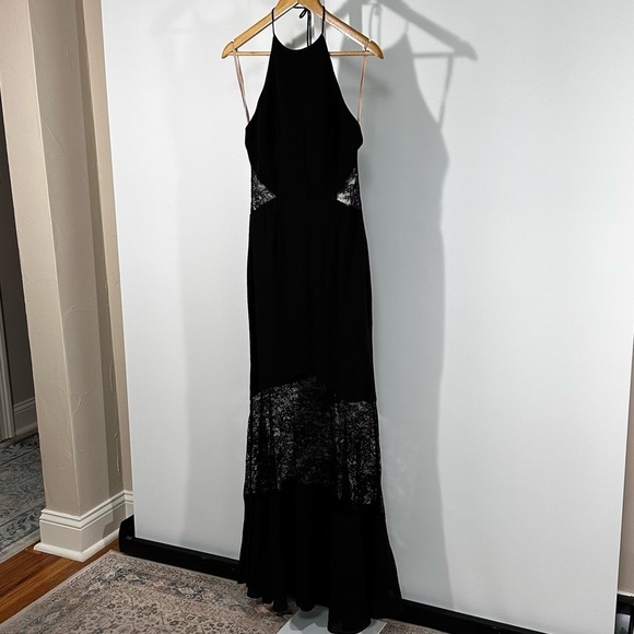 Fame and Partners “Nicchi” Black Lace Panel Gown – NWT – Size 8 - Picture 3 of 11